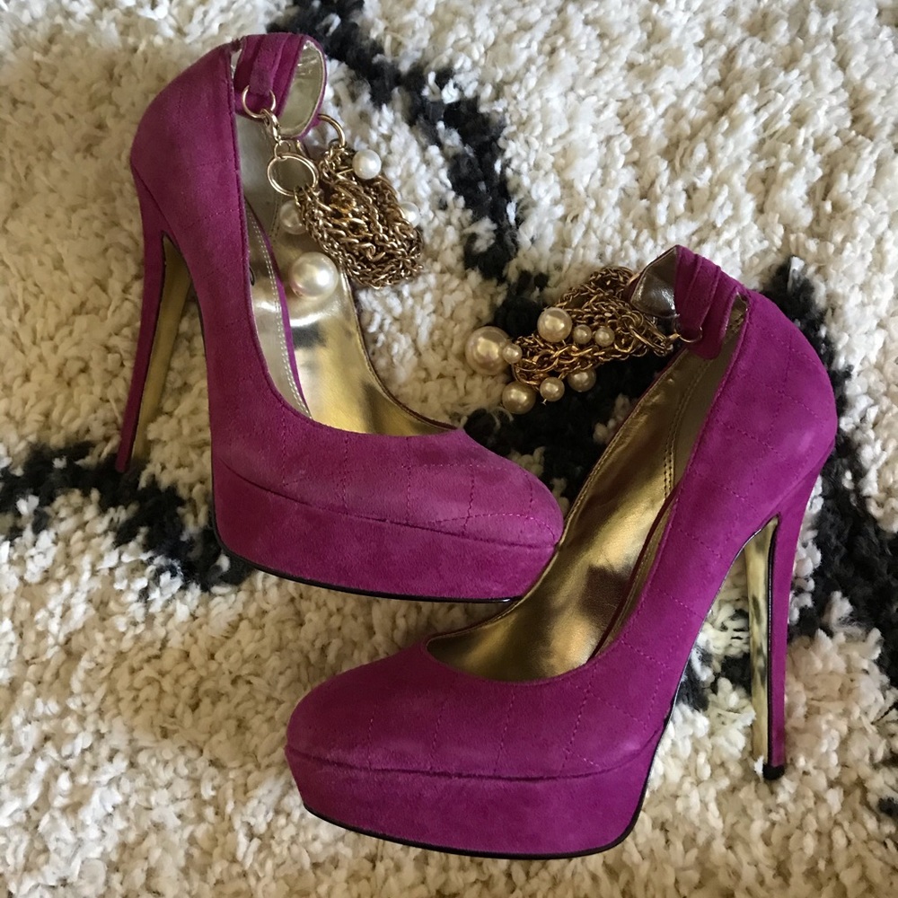 Magenta Bebe pumps